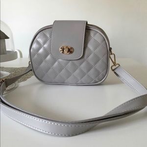 Handbag 👜 Color (Light Grey) 3 Compartments!